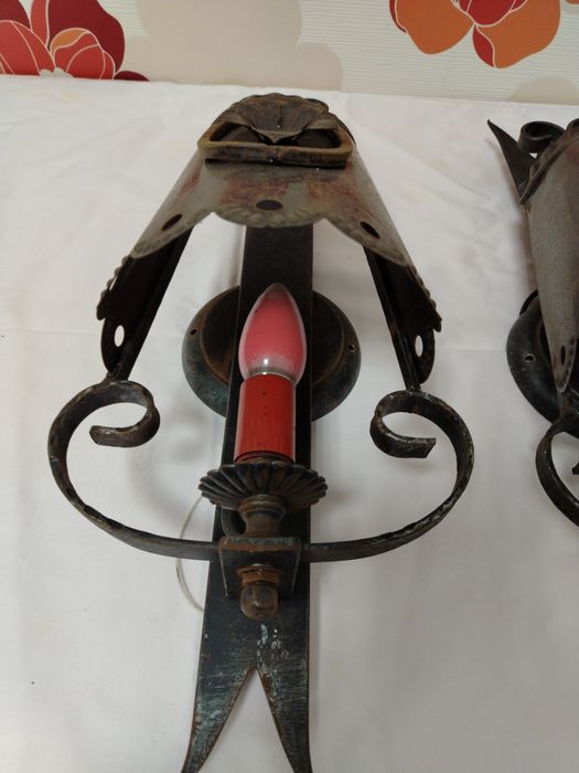 Битови лампи за стена