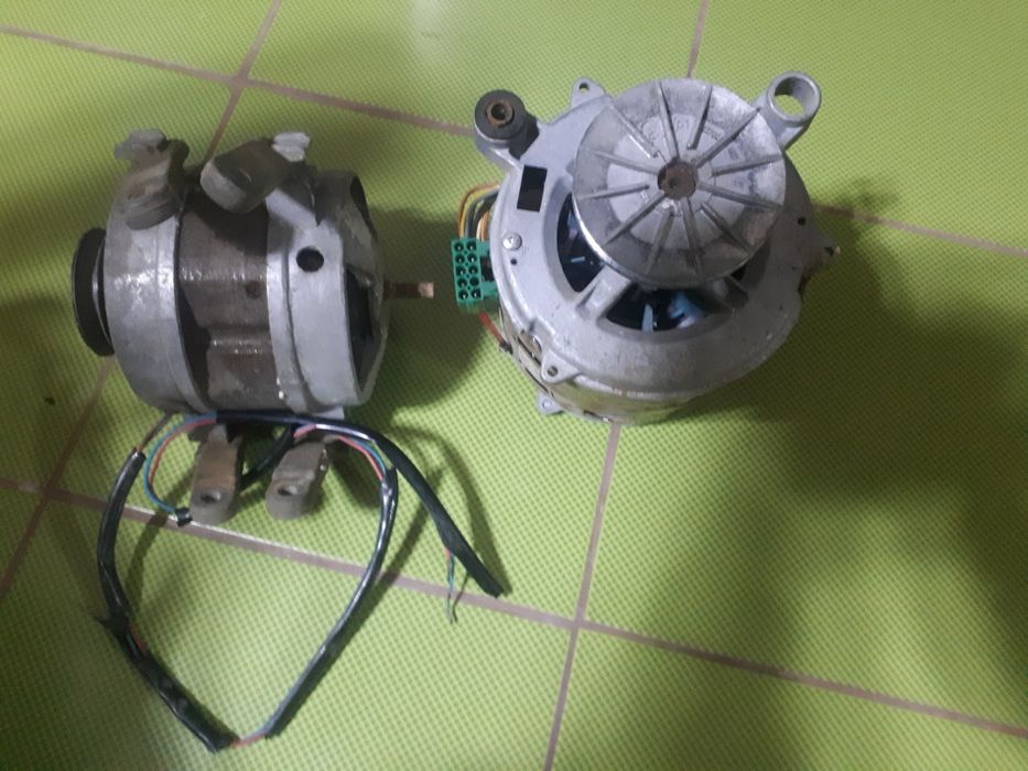 Vînd 2motoare de mașina spalat pt cele două bucăți  250lei
