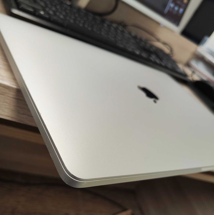 Macbook Pro 16" 2019 I7 16GB 512GB SSD Touch bar