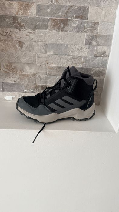 Обувки за момчета Адидас