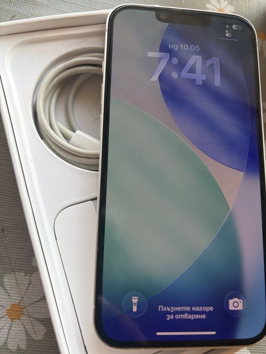 iPhone 14 в отлично състояние с протектор