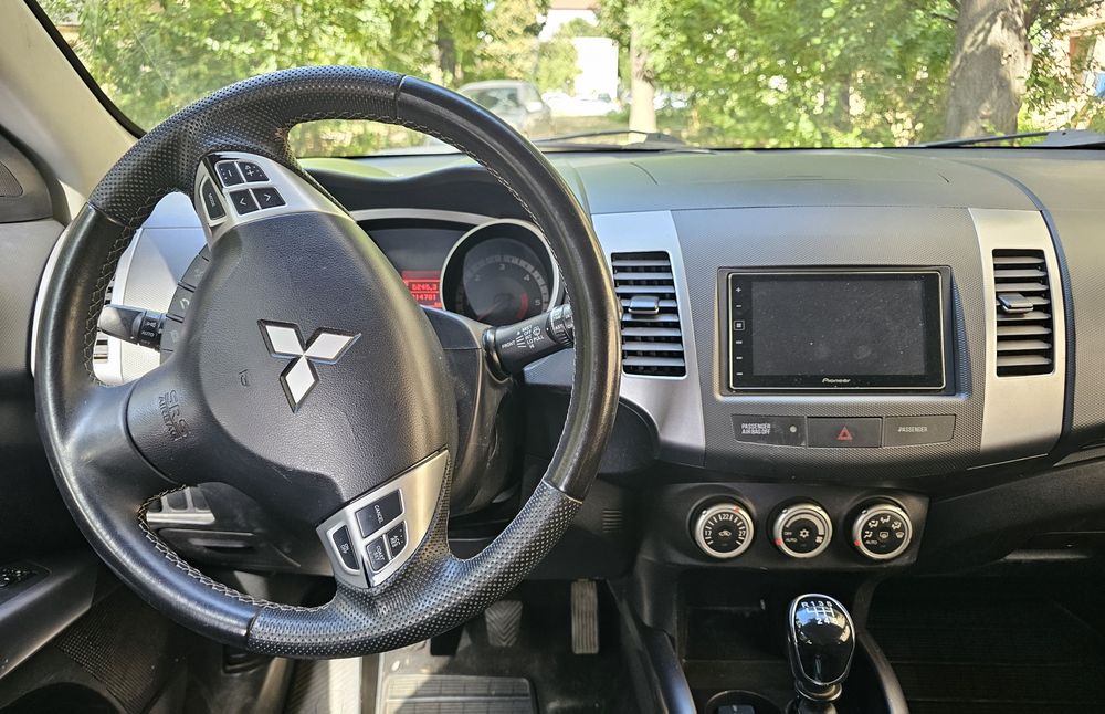 Mitsubishi Outlander  2.0 diesel ,7 locuri , 4×4 unic proprietar in Ro