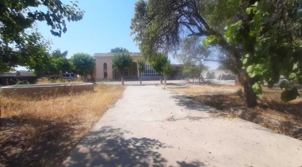 Нотурар жой (биноси билан) сотилади