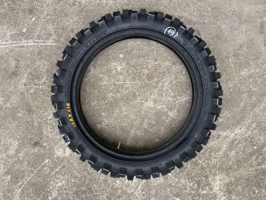 Гуми мото гума 120/70/19” METZELER 90/90/21” 120/90/19” MAXXIS