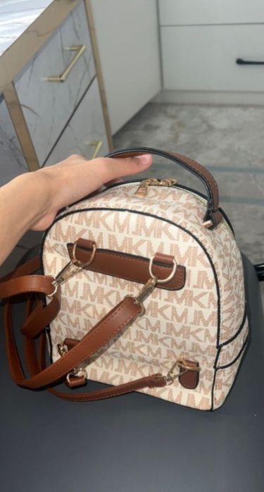 Продам женские рюкзаки. 3000т