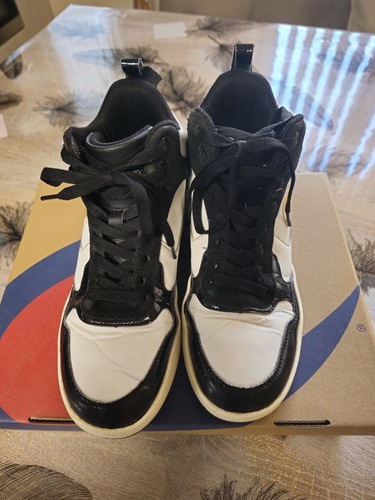 Продавам кецове CHAMPION размер.38 унисекс