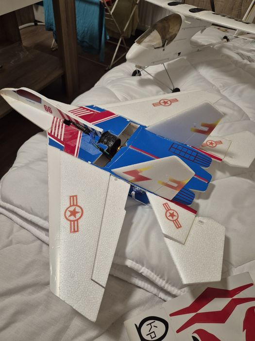 Продавам RC самолети