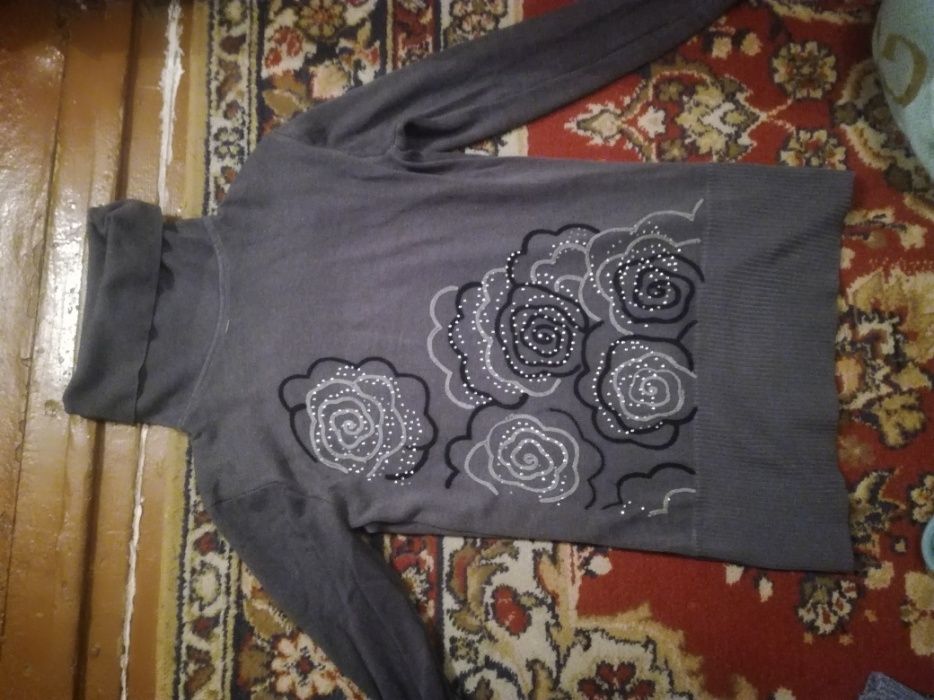 Продам кофты женские