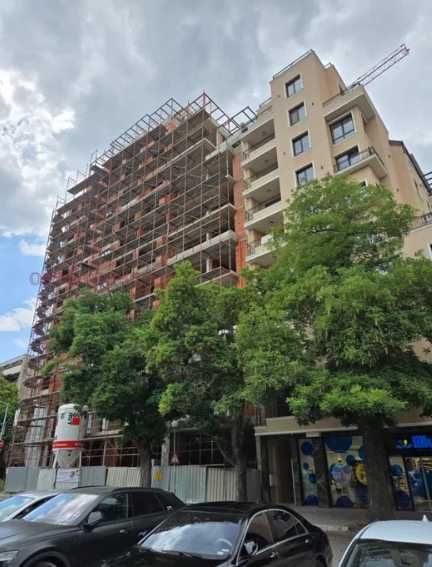 Тристаен апартамент в р-н Централен