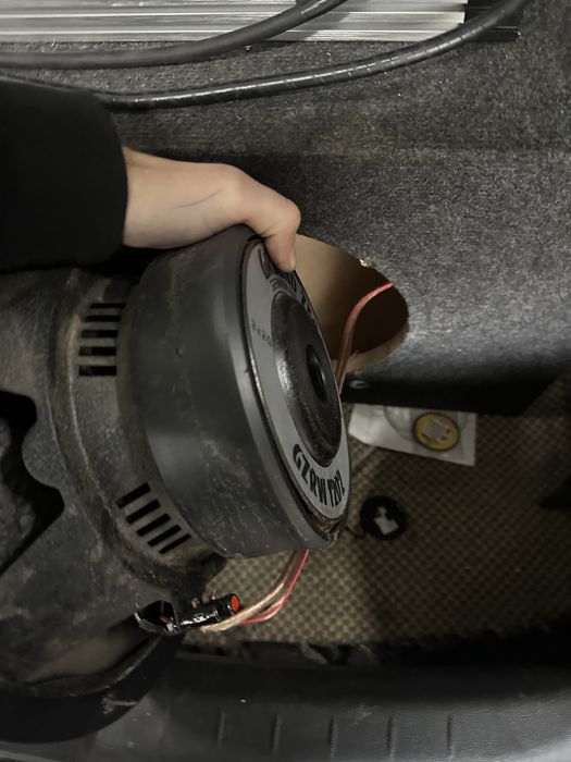 Бас каса с усилвател