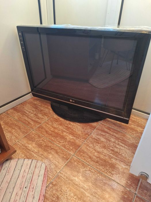 Televizor Lg diagonală 81 cm cu telecomanda