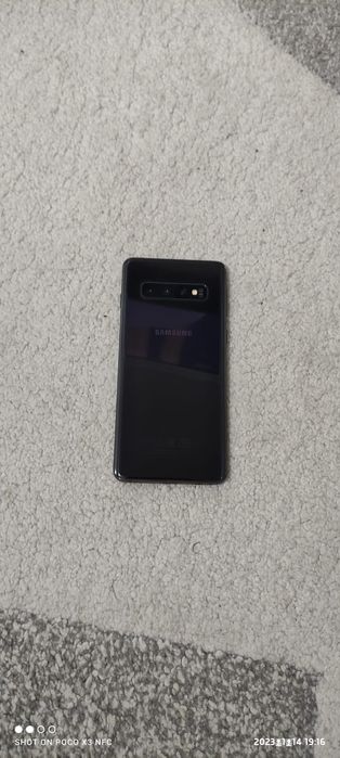 Продам сотовый телефон Samsung S10