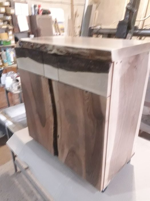 Шкаф за баня изцяло от орех