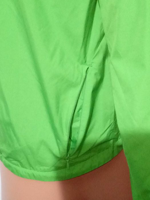 Vând jachetă Odlo subțire cu captușeală și windbreaker.