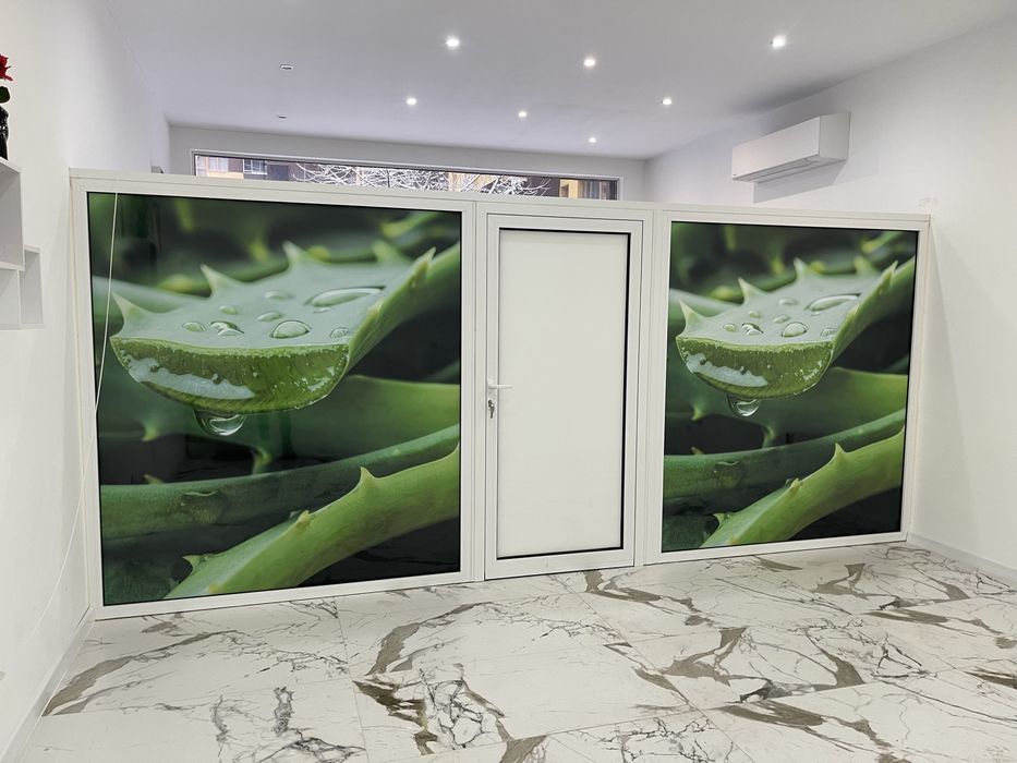 ПВЦ параван с врата (остъклен с фолио което се маха)- 470см./205см.