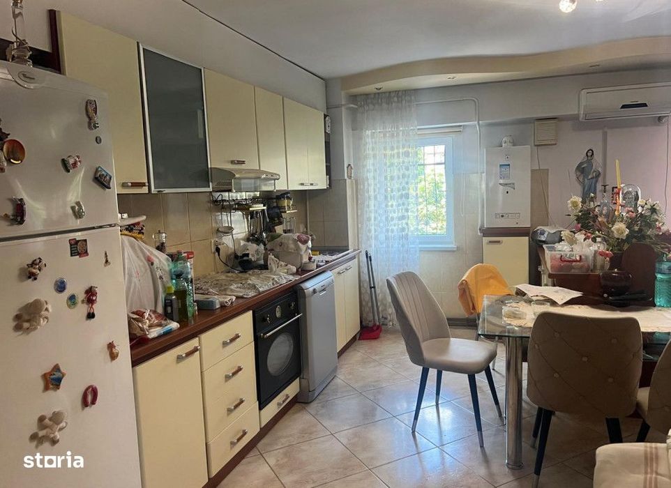 Apartament 3 camere Podul de Fier , 70 metri, etaj 1 Cod:163220