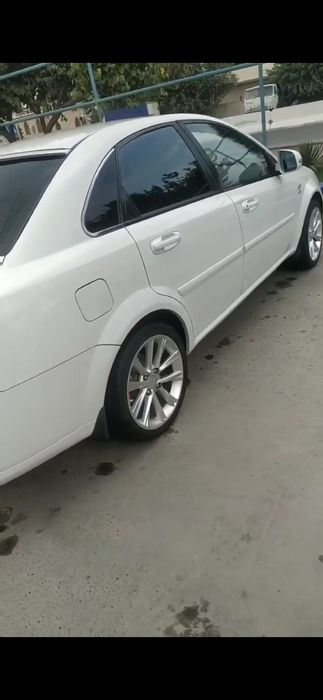 Lexus , diska  balon sotiladi