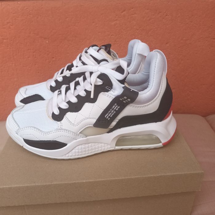 Дамски маратонки Nike Air