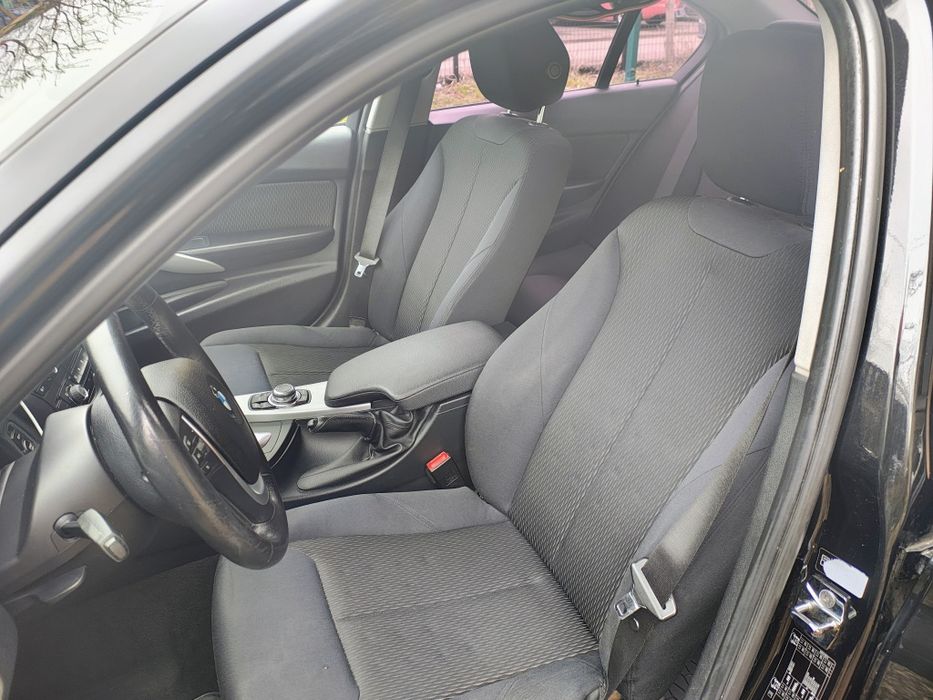 BMW 320i an 2012 184hp