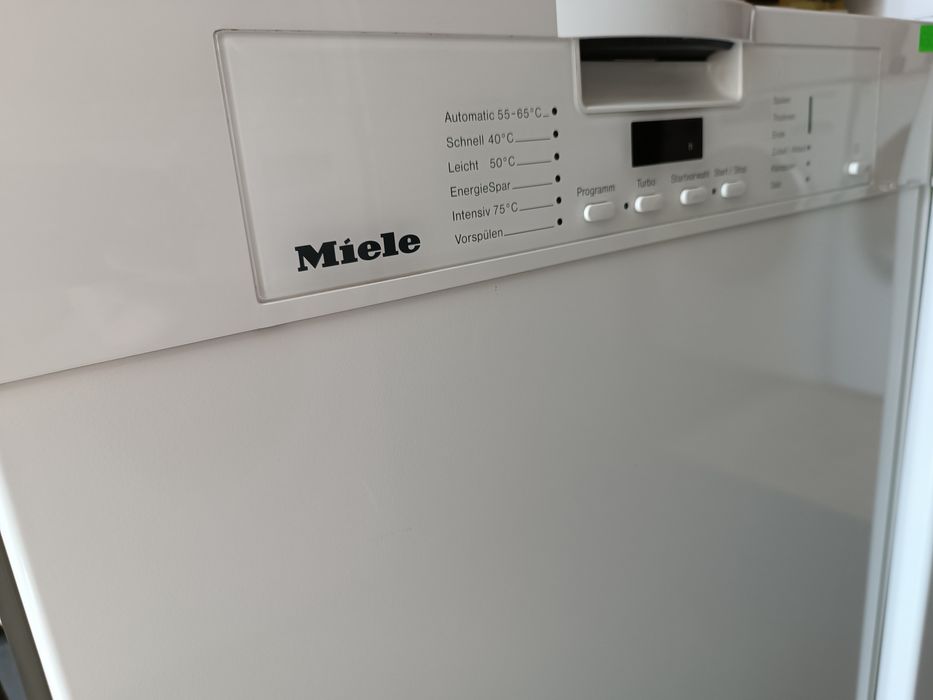 Съдомиялна машина MIELE за вграждане