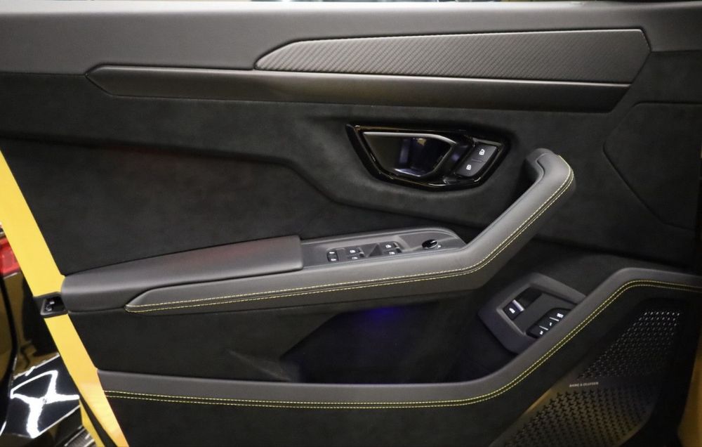 Lamborgihini urus Performante-Akrapovic-Carbon