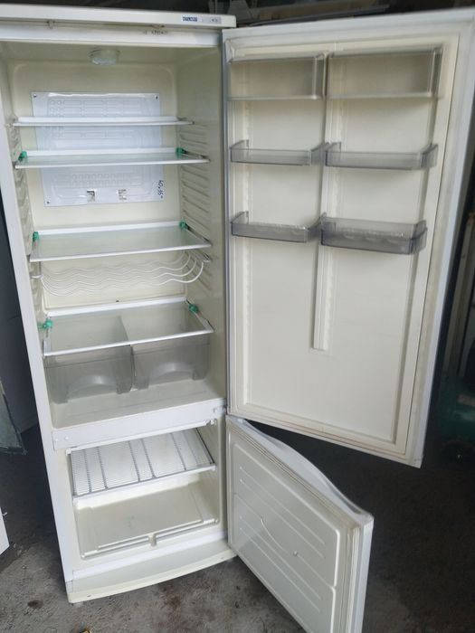 Холодильник сотилади