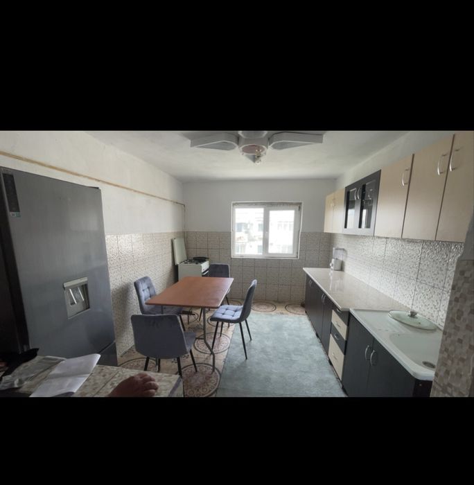 Vand apartament cu 3 camere