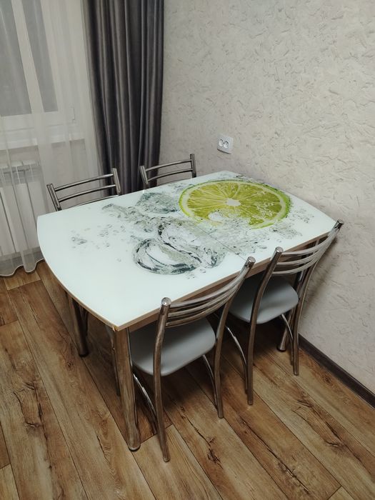 Продам кухонный стол