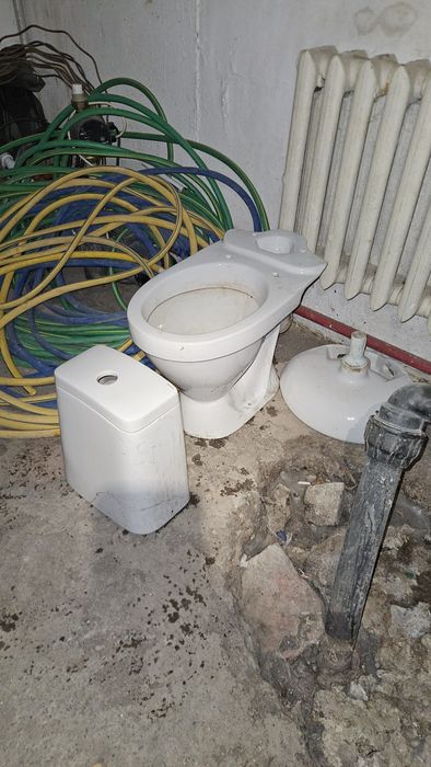 Продаётся унитаз
