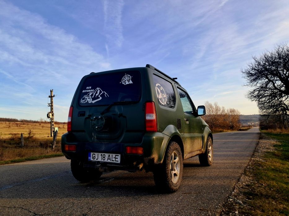 Vând suzuki jimny
