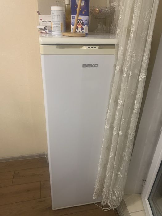 Продам стоячий морозильник