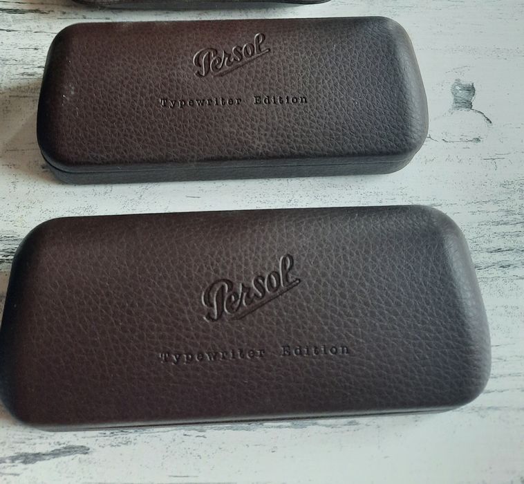 Луксозен кожен калъф за вашите очила Persol