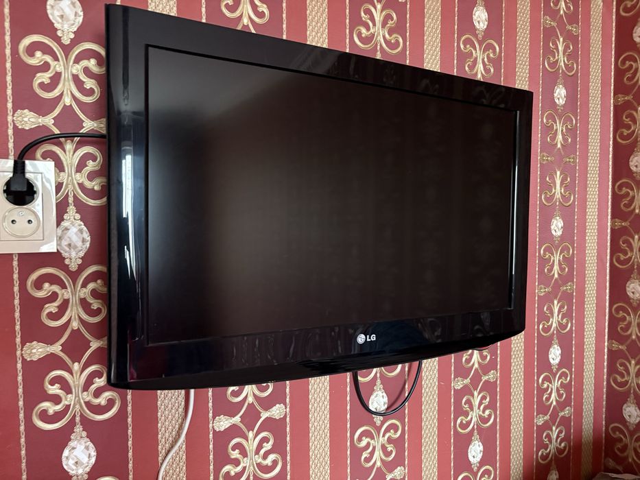 Телевизор, диагональ 81 см