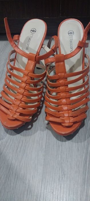 Продам босоножки летние