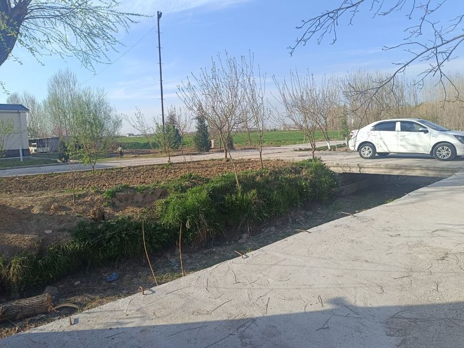 Бектемир туманида фуд сити якинида ер сотилади уч сотик фасад 10