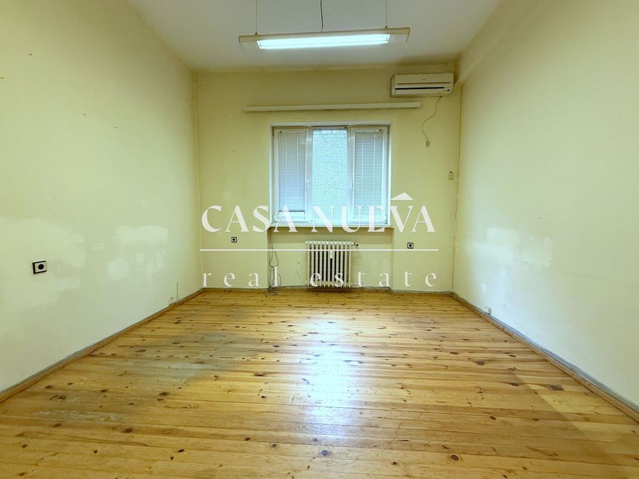 Тристаен апартамент в гр.София, Център