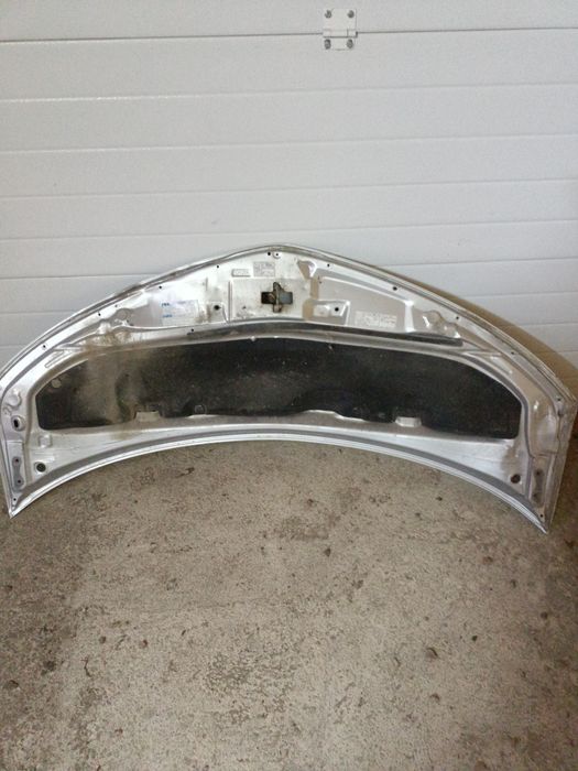 Капот на Тойота Естима