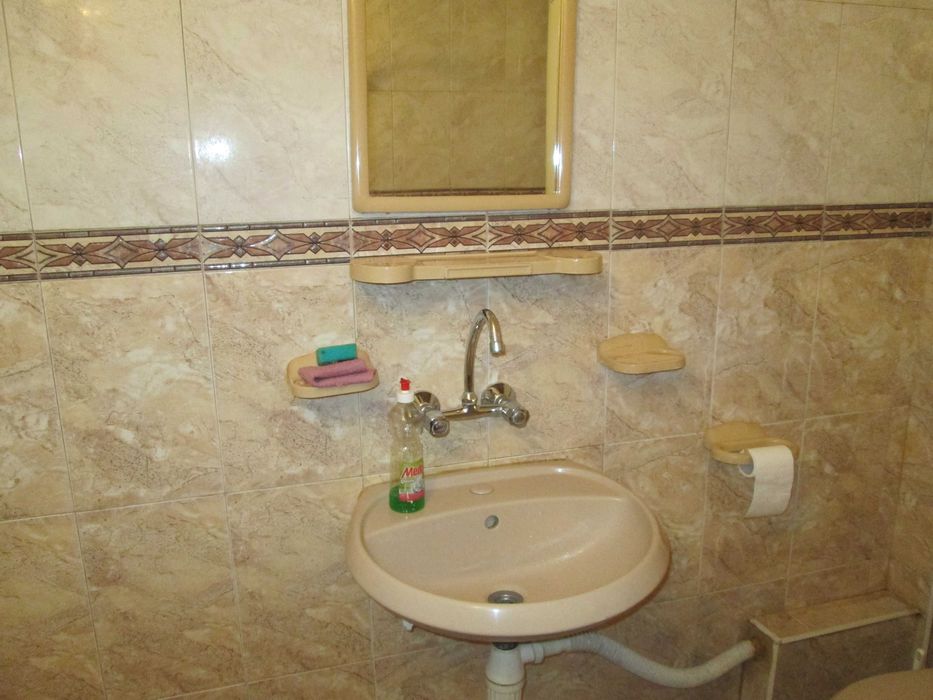 Продавам тристаен тухлен