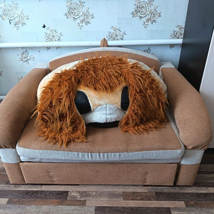 Срочно!Продаётся диванчик подростковый.