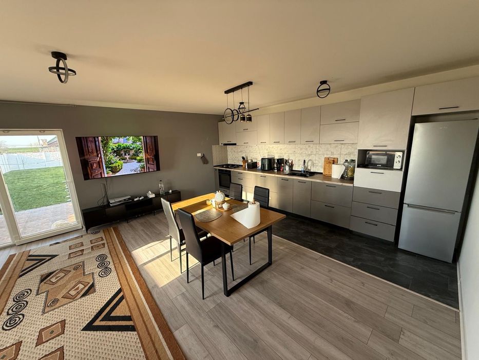 Proprietar vand jumatate duplex Parța