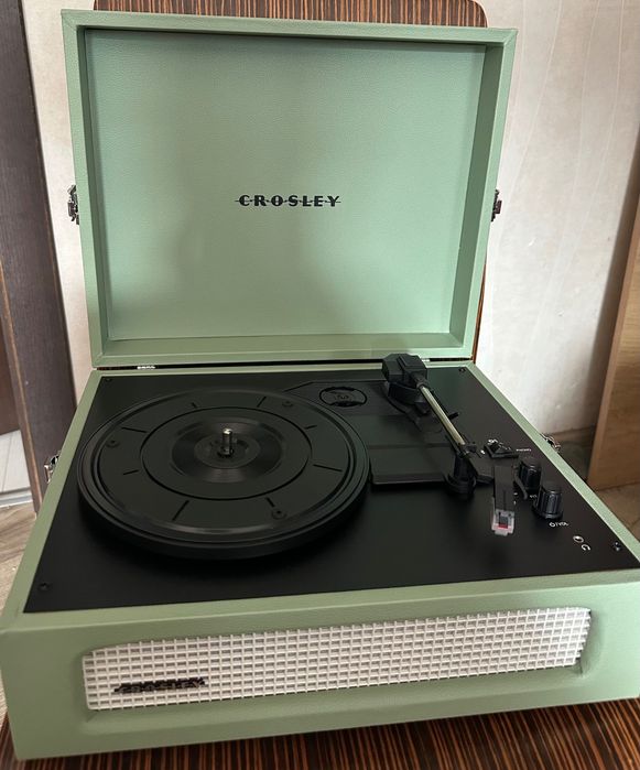 Грамофон Crosley Voyager