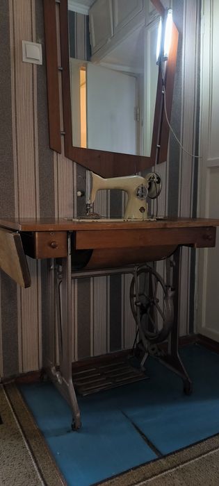 Швейная машинка ножная