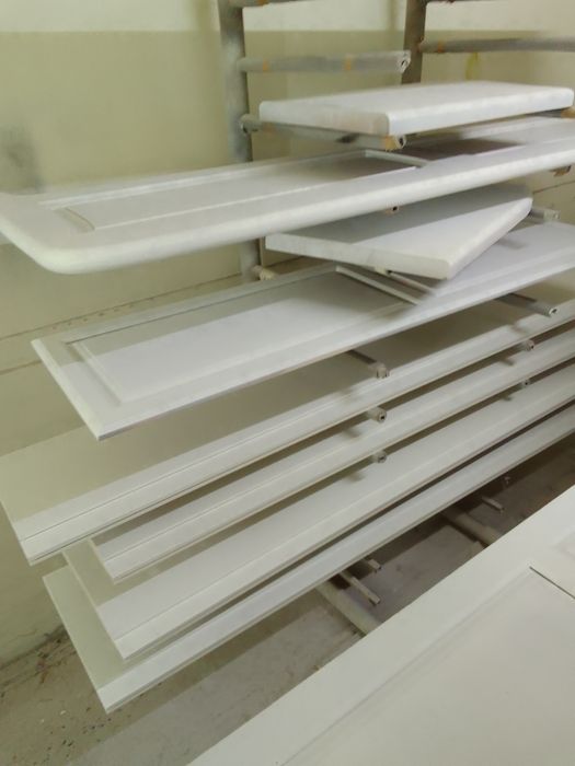 Лакиране и боядисване на  мебелни детайли