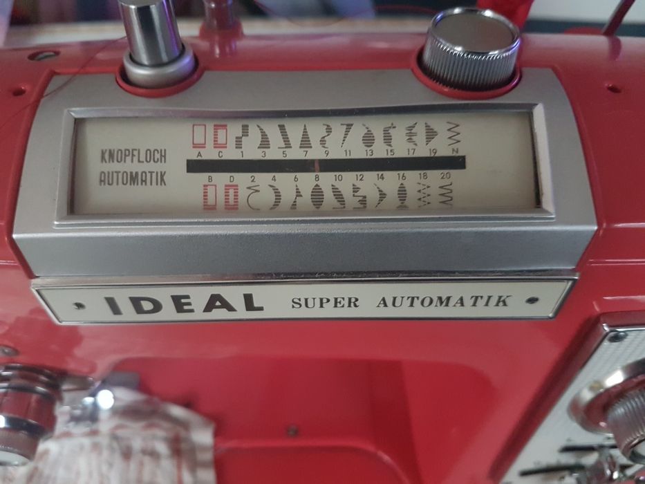 Mașina de cusut Ideal