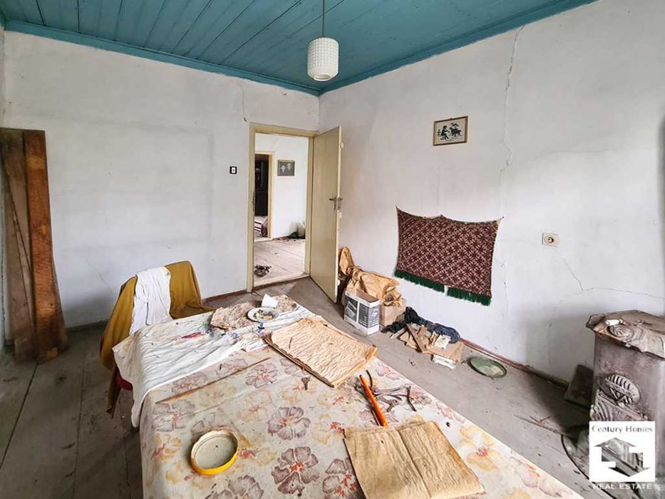 170283 Къща с просторен двор и стопански постройки в с. Косарка