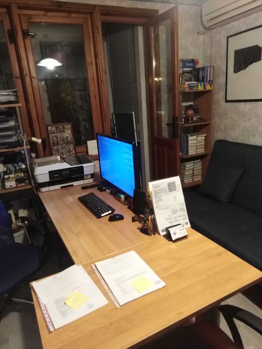 Преводи от 08.30 до 20.30,  вкл. събота и неделя. Цени от 7.50 евро.