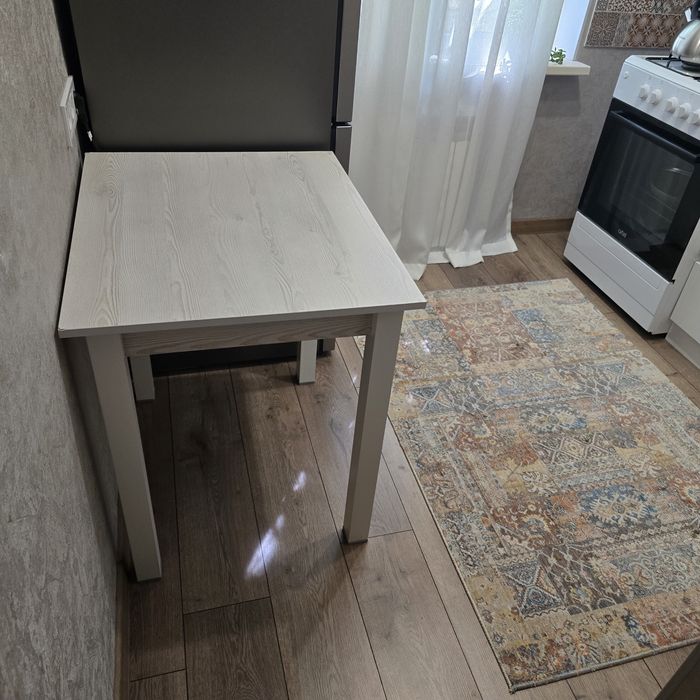 Кухонный стол новый