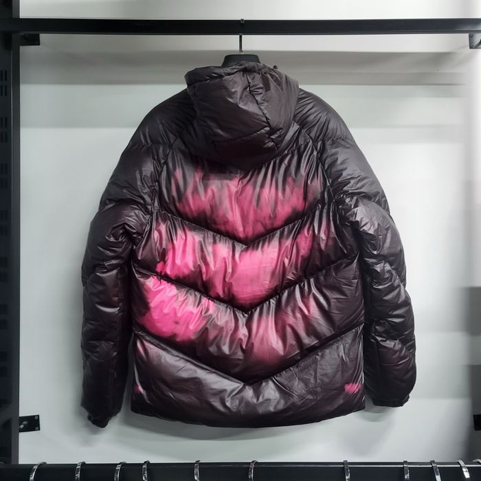 Пуховик Nike термохромный