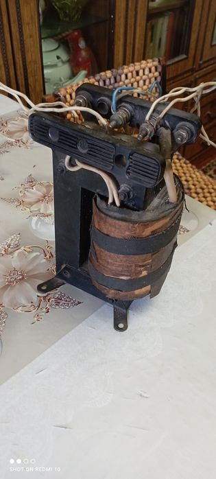 Трансформатор напряжения 220/12V.