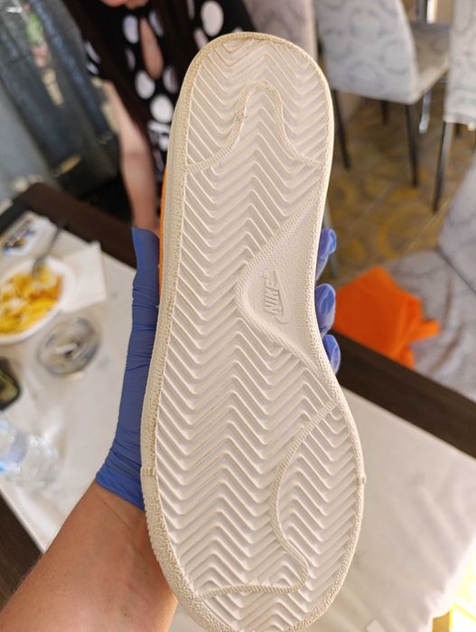 Продавам сникърси ,Nike